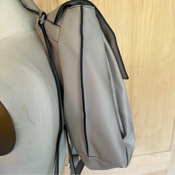 Reaction Kenneth Cole backpack - Picture 5 of 9